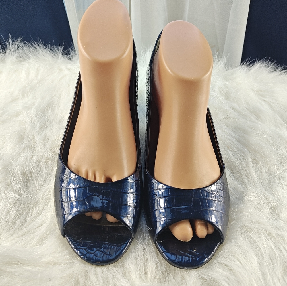 Women’s Navy Open-Toe Croc-Embossed Pumps